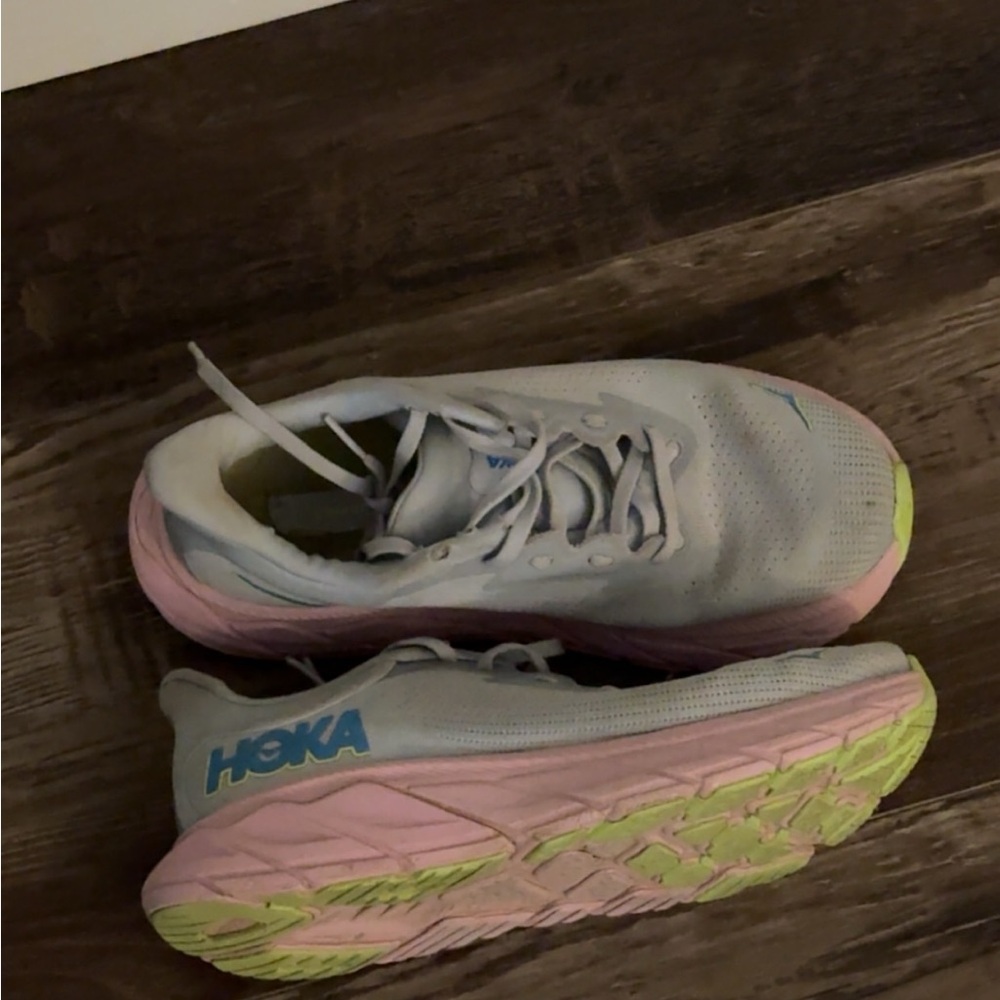 Hoka Arahi 7
